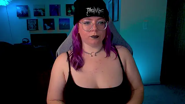 KiraSpitQueen online show from January 19, 4:30 am