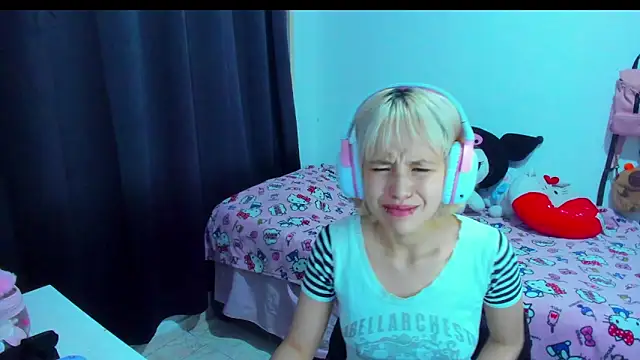 Akane-Mou online show from February 13, 2:35 am