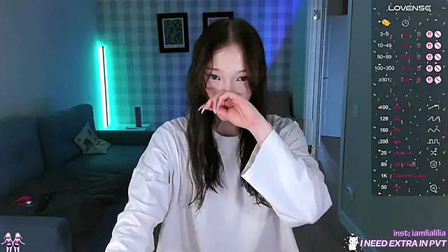 Snapshot of lialiliaa chatting on September 23, 8:23 am lialiliaa online show from September 23, 8:23 am