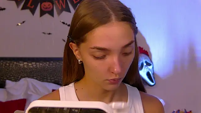 VirginieCruz online show from October 28, 7:30 pm