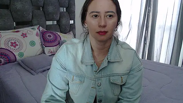 sara hott 1 online show from April 12, 8:22 pm