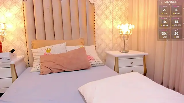 Pia Johnson  online show from March 29, 12:04 pm