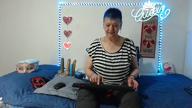 loquitaqueen011 online show from September 8, 10:09 pm