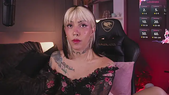 kitty pruu online show from November 5, 10:48 pm