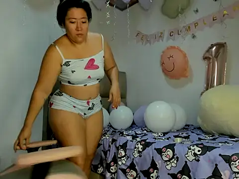 katahot23 online show from May 15, 1:25 pm