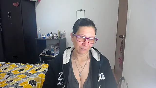 latin49 online show from November 15, 4:46 am