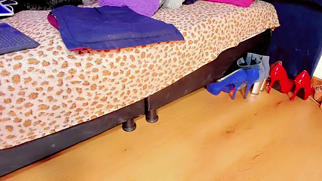 lesly xx online show from November 1, 3:21 am