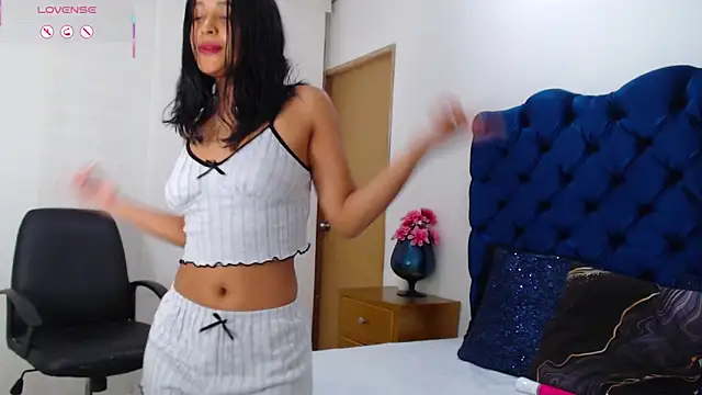Lili666  online show from June 3, 3:51 am