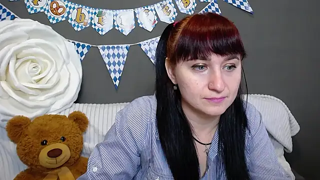 NinaFlawlees online show from October 6, 12:00 pm