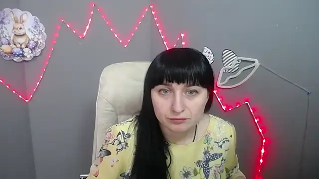 NinaFlawlees online show from April 8, 12:07 pm