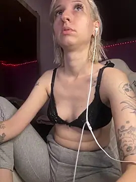 bunnydark00 online show from April 17, 4:58 am