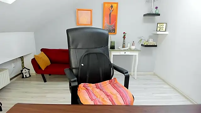 LollaGirl online show from December 16, 4:29 am