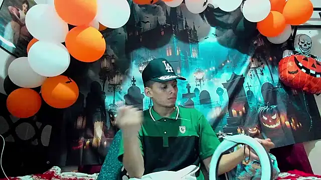 davidlatin66 online show from October 17, 1:20 am