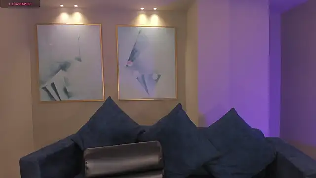 EveBensonX online show from April 19, 6:10 pm