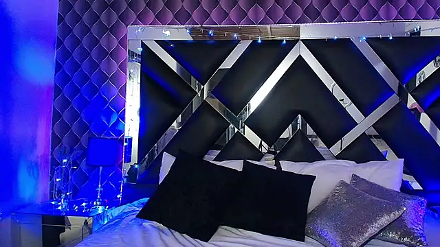 victoriaa lee  online show from March 19, 7:40 pm