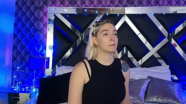 victoriaa lee  online show from March 9, 6:55 pm