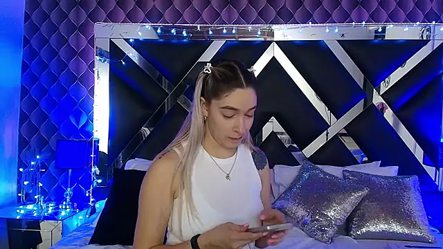 victoriaa lee  online show from January 5, 8:12 pm