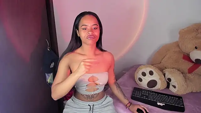 Snapshot of Mia_damm chatting on September 12, 4:35 am Mia damm online show from September 12, 4:35 am