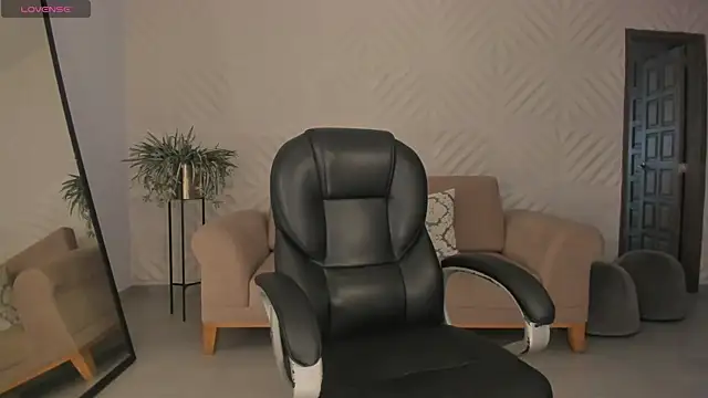 RenataReyes online show from March 29, 5:34 pm