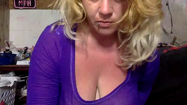 TrashleyRosebud online show from June 3, 8:14 pm
