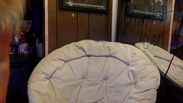 TrashleyRosebud online show from July 17, 12:09 pm