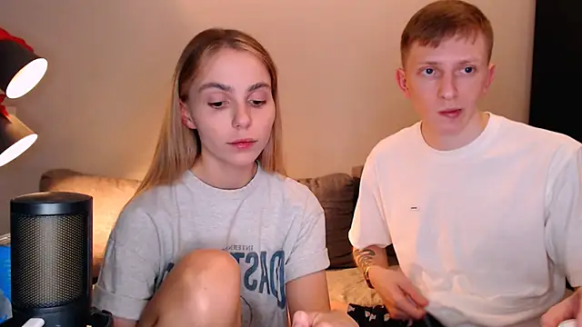 juliaanddima online show from November 6, 10:15 pm