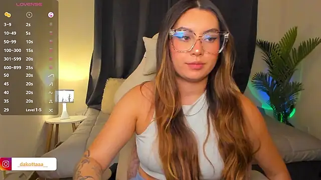 dakottaa  online show from March 11, 12:04 am