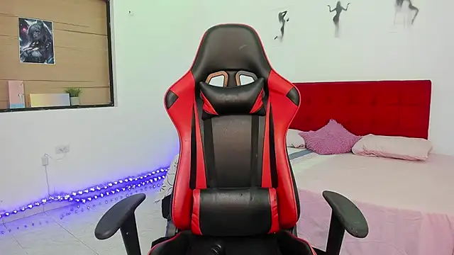 Sweet Coral  online show from April 23, 8:33 am