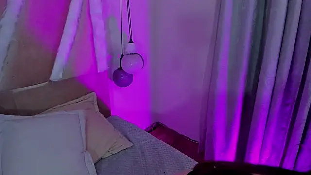 xhinata hyugax online show from February 18, 11:48 pm