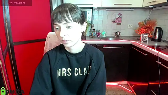 TayanaJons online show from December 5, 8:25 am