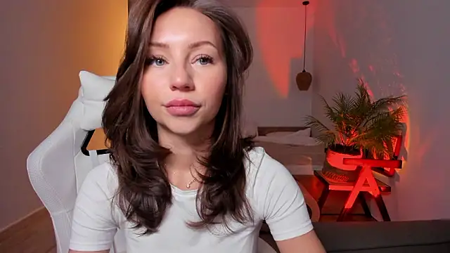 LilyRaisa online show from February 18, 3:05 am