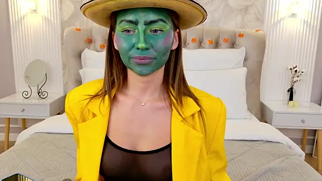 LilyRaisa online show from October 31, 8:07 am