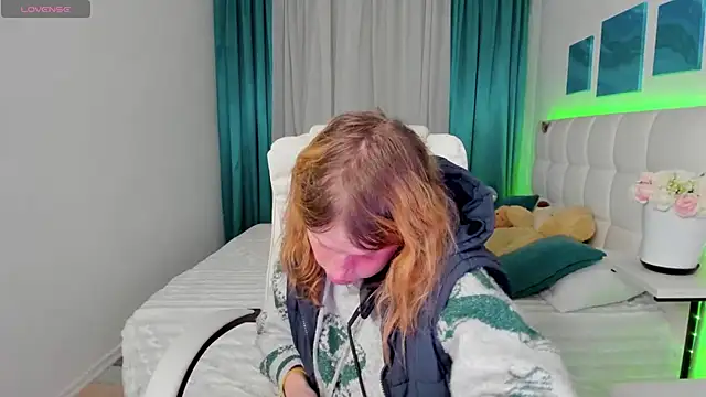 Kathlyn  Heath online show from October 28, 7:19 pm