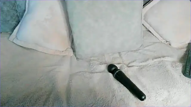 Mila  Paramo online show from December 17, 2:06 am