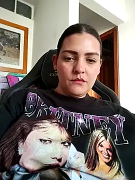 Mia Hampton online show from June 1, 9:05 pm
