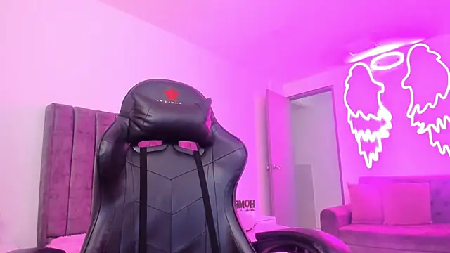 xiomara  cortes online show from December 3, 7:49 pm