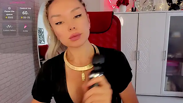 WhiteBunny online show from April 20, 7:55 am