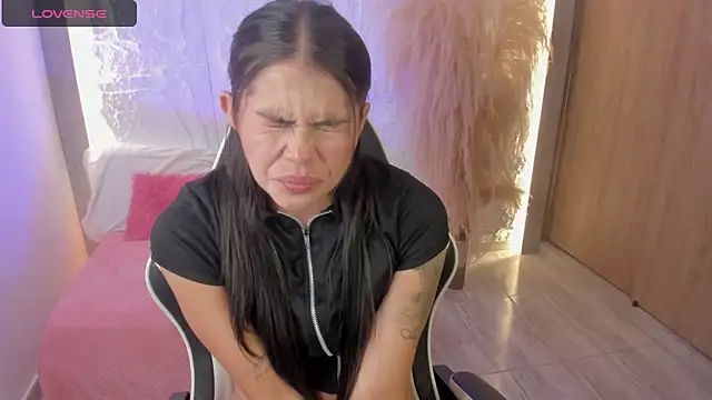 dominique25  online show from March 12, 4:59 am