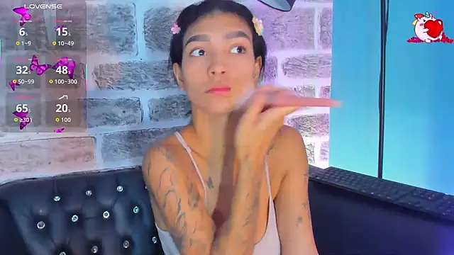 LauraAristizabal online show from October 12, 1:13 pm