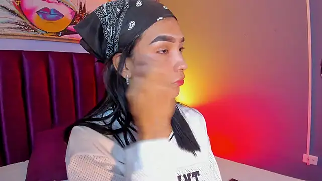 LauraAristizabal online show from February 26, 12:59 pm