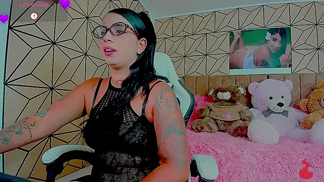 vane lopez  online show from March 28, 7:46 pm