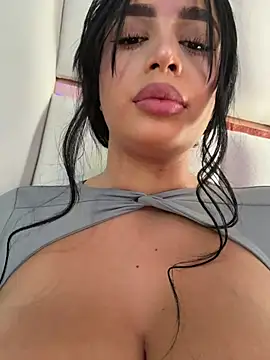 perla kem  online show from April 18, 7:58 pm