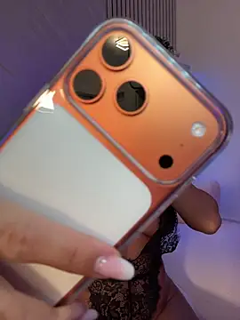 KirstieVegas online show from January 13, 6:56 pm