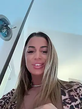 KirstieVegas online show from March 6, 7:09 pm