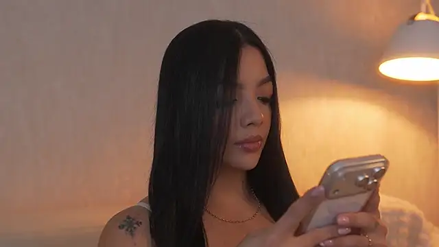 sarah hiill online show from March 3, 12:05 am