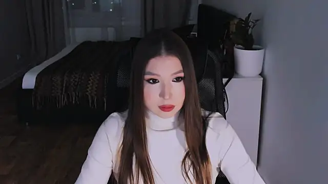 Eva Chris online show from November 8, 4:45 pm