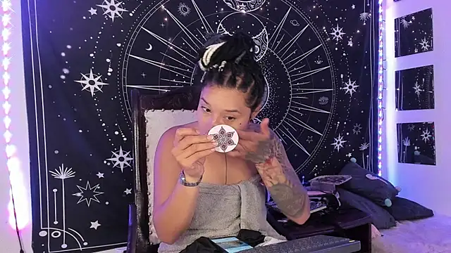 Eva Lee  online show from October 1, 8:30 am