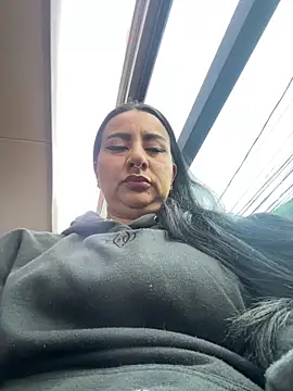 Abril Luv online show from April 18, 11:13 am