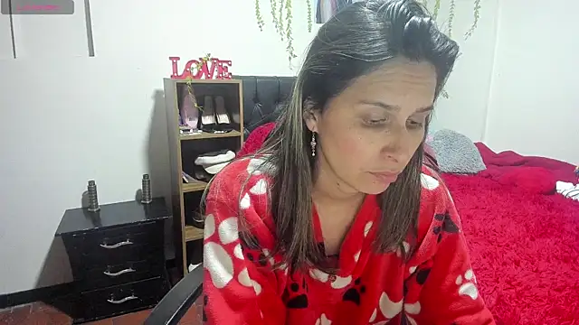 lauren ashlee online show from November 19, 2:55 am