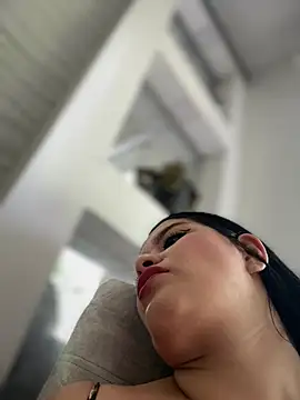 Insane Issa online show from February 5, 7:28 pm